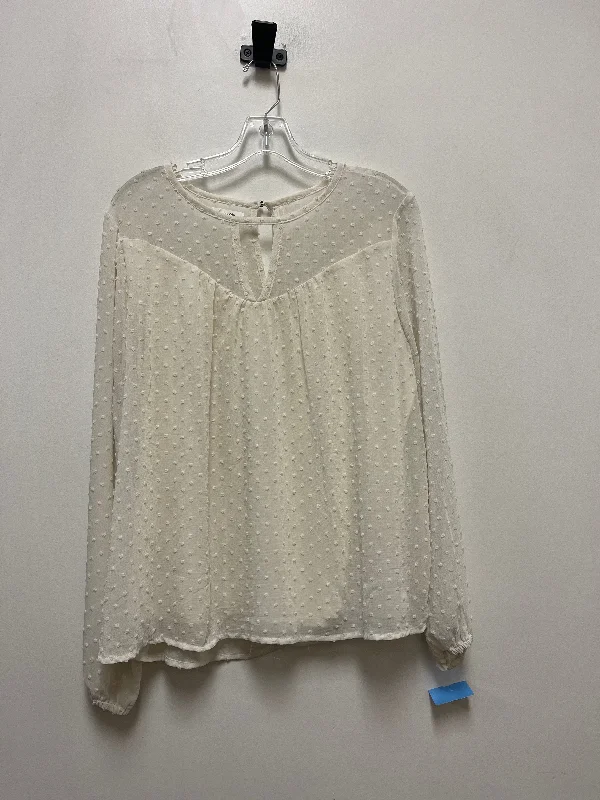 Top Long Sleeve By Maurices In White, Size: L