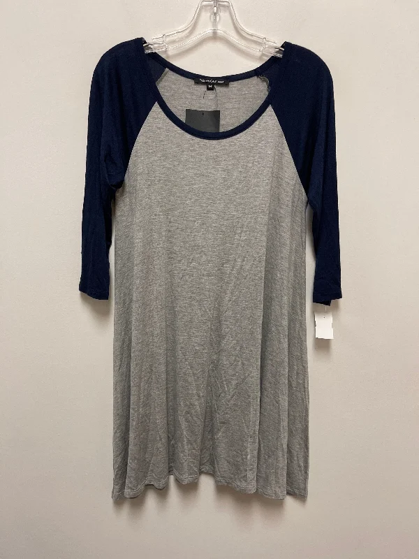 Tunic Long Sleeve By Clothes Mentor In Grey, Size: M